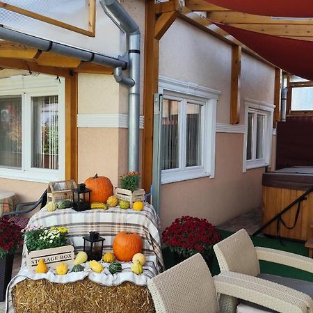 Édenkert Apartmanház Kisvárda Esterno foto