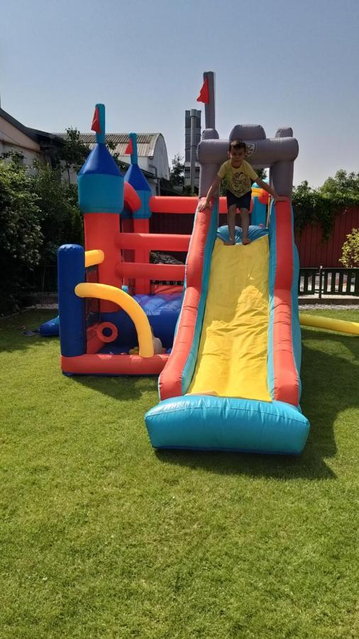 Édenkert Apartmanház Kisvárda Esterno foto