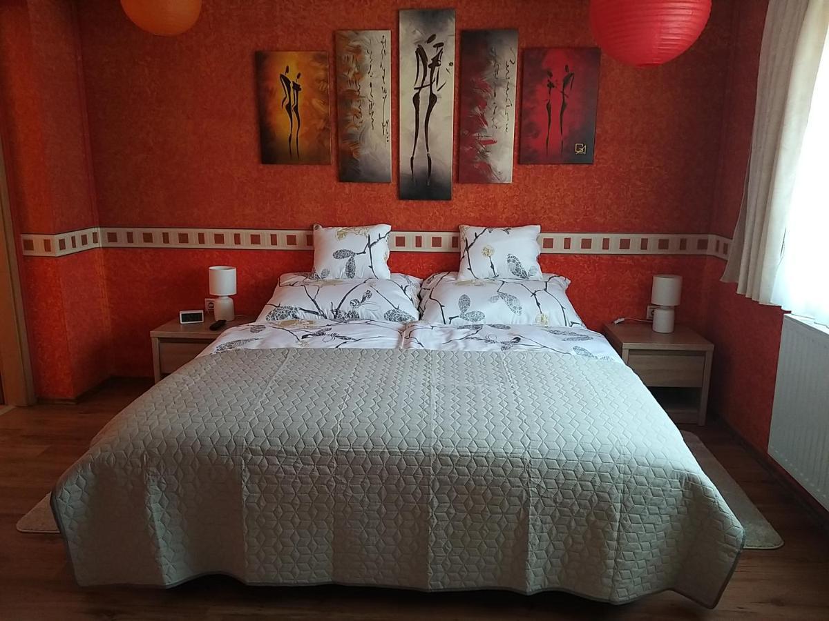 Édenkert Apartmanház Kisvárda Esterno foto