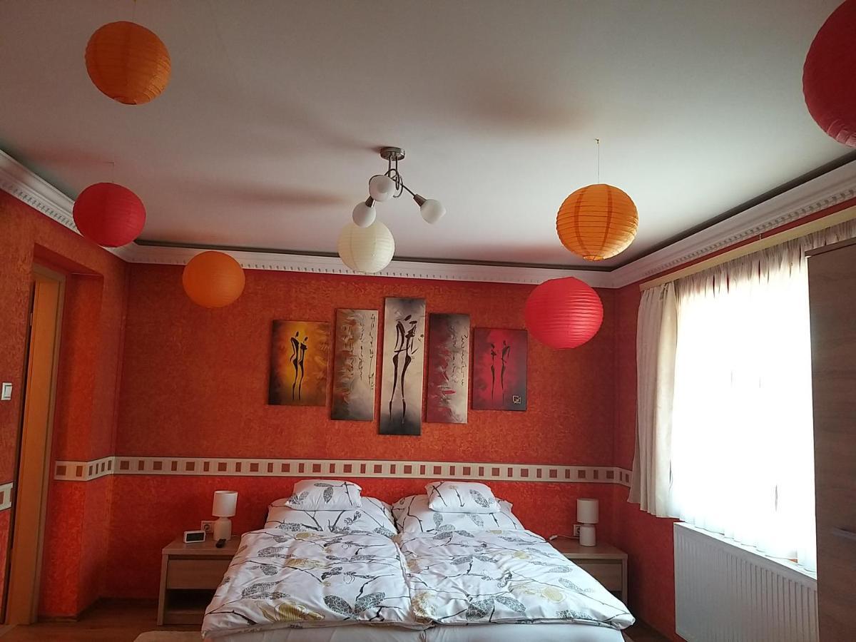 Édenkert Apartmanház Kisvárda Esterno foto